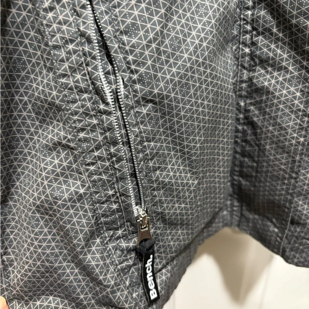 Bench Geometric Gray Jacket with Pink Embroidery